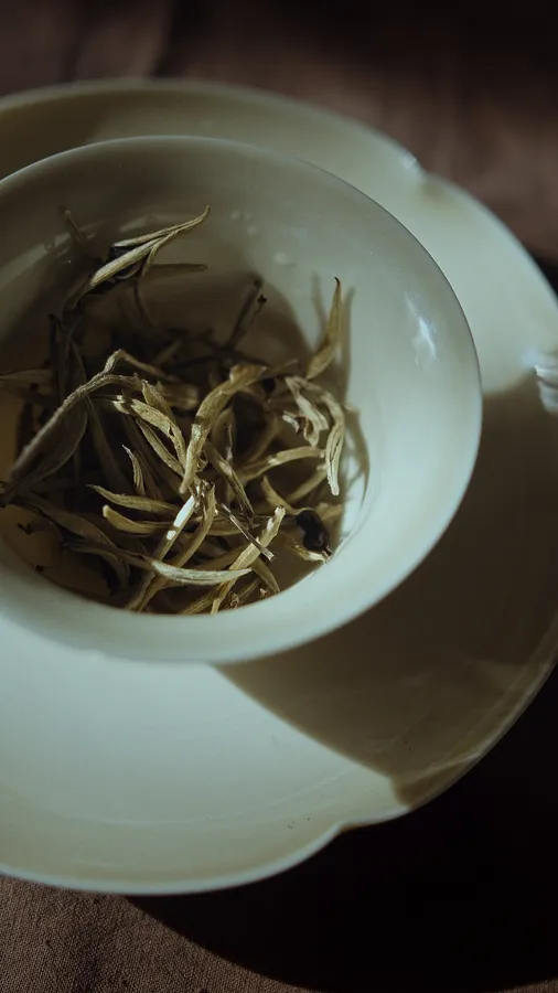 Зображення "Бай Хао Інь Чжень" від tea.satori, медіум: Чай , серія: Білий чай, ціна: ₴75